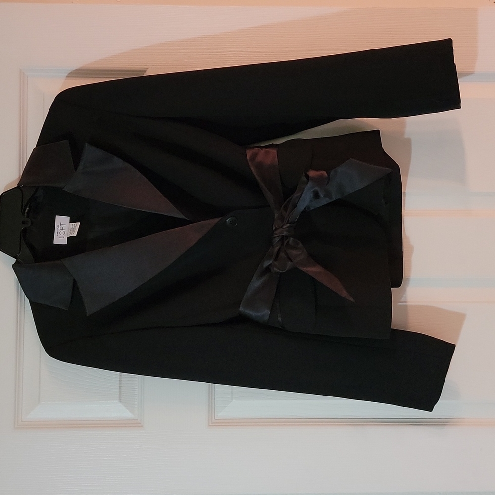 Anne Taylor Black Blazer